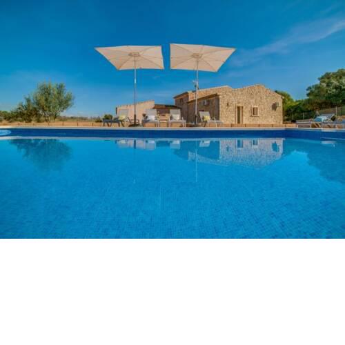 Costitx Holiday Home Sleeps 6 with Pool Air Con and WiFi
