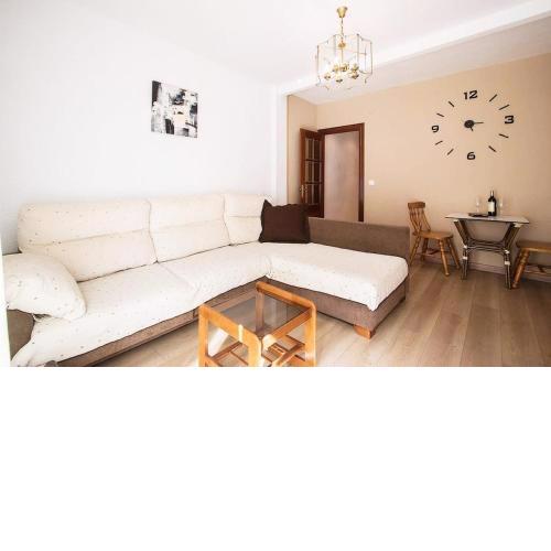 COSY 3 BED APT 200m FROM BEACH WiFi