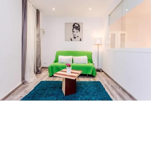 Cosy 3Bed Flat in historical Born, 7mins to metro