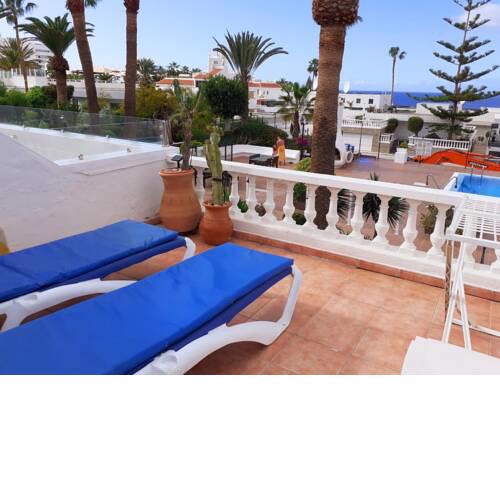Cosy and beautiful apartment with heated pool in the heart of Playa de LasAmericas