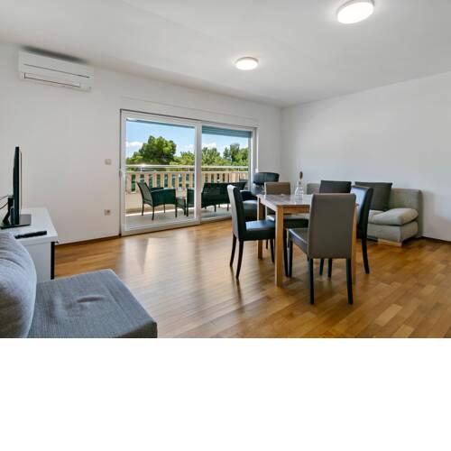 Cosy Apartment in Drvenik with Terrace