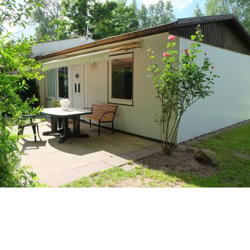 Cosy Bungalow in Middelhagen by the Sea