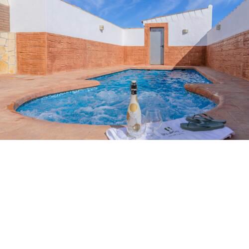 Cosy eight people holiday home with air con