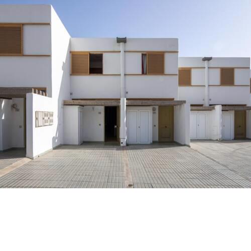 Cosy Holiday Home in Maspalomas with Swimming Pool