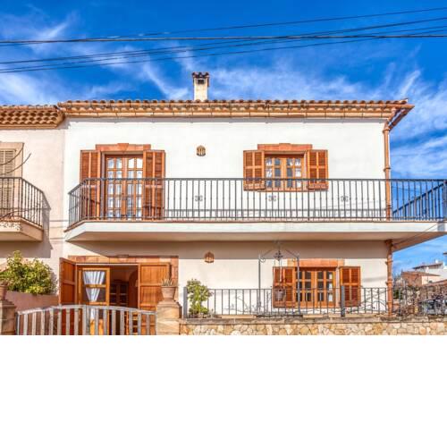 Cosy Holiday Home in S'Illot-Cala Morlanda with Sea nearby
