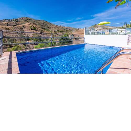 Cosy holiday home with vistas ideal for couples or small families