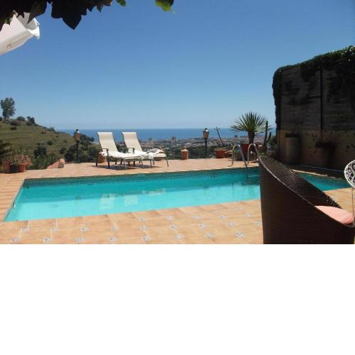Cosy house jacuzzi wifi pool view