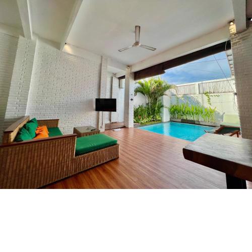 Cosy PRIVATE 3 BEDROOM vacation villa (5 mins to FINNS BEACH)