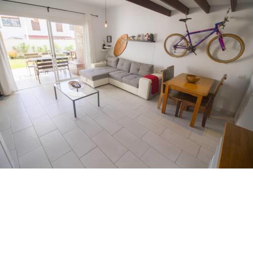 Cosy refurbished garden Apt for 4 with pool and BBQ, only 150m from the beach