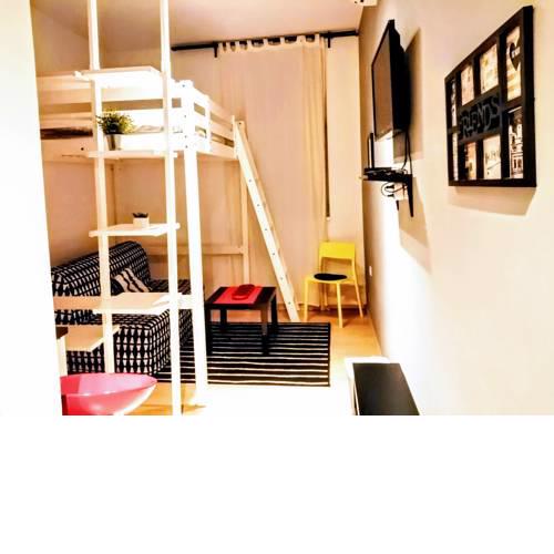 Cosy room in the heart of the City centre with the parking, near the main square