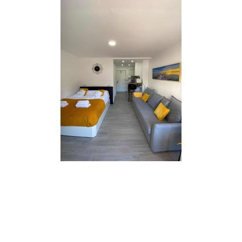Cosy Studio with balcony in Bonanza Square