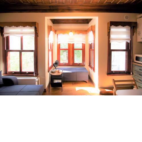 Cosy Wooden Aesthetic Flat in Beşiktaş