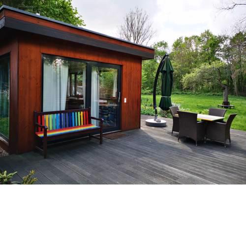 Cottage mit Pool und großem Garten