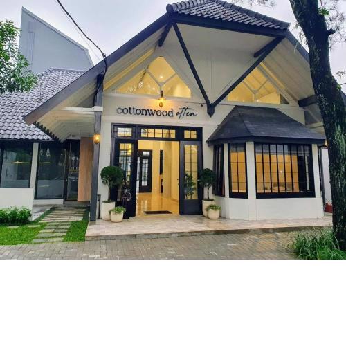 Cottonwood Boutique Heritage Otten
