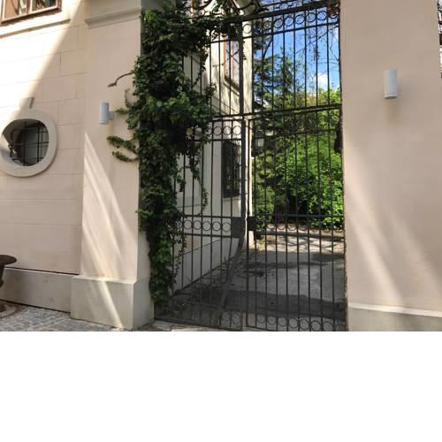 Counts 65 - slightly different Apartments