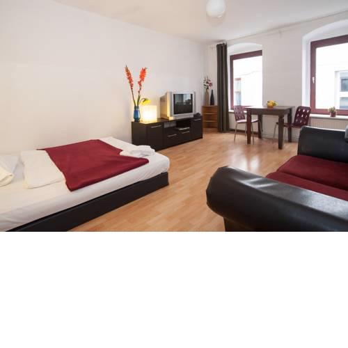 Courtyard Apartment (REARE)