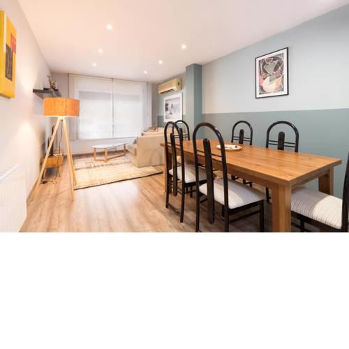 Cozy 2 Bed Apt near Sagrada Familia