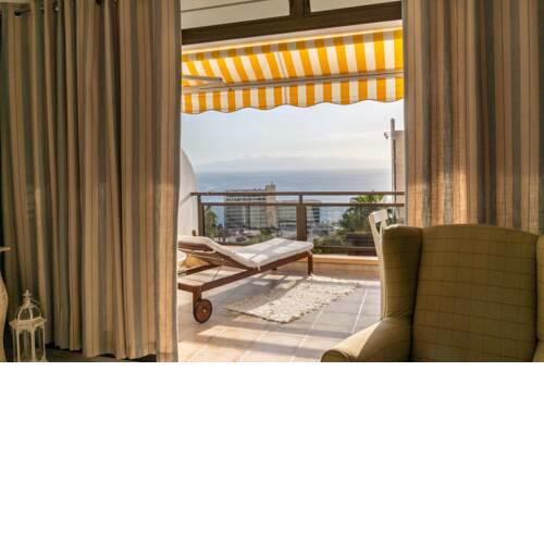 Cozy 2 bedroom apartment with ocean view and heated swimming pool