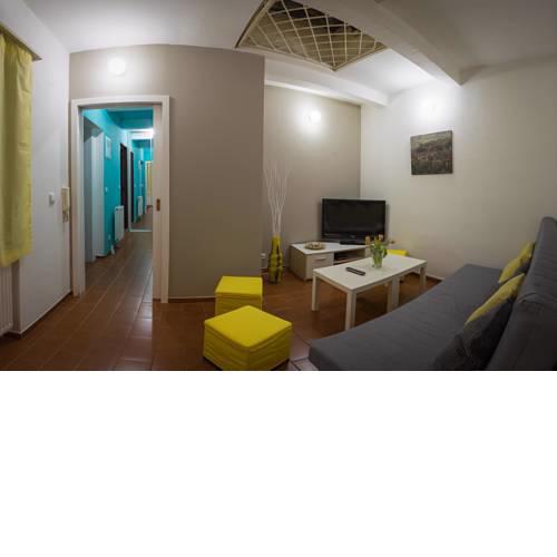 Cozy and close to center