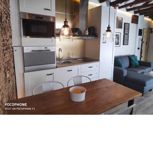 Cozy and modern 2 bdr apartment in Ópera