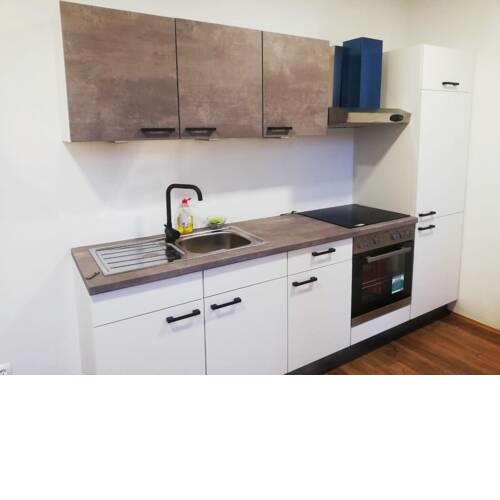 Cozy and spacious apartment near U-bahn