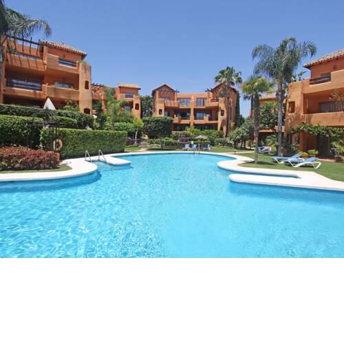 Cozy apartment amazing pool and garden viewbel air