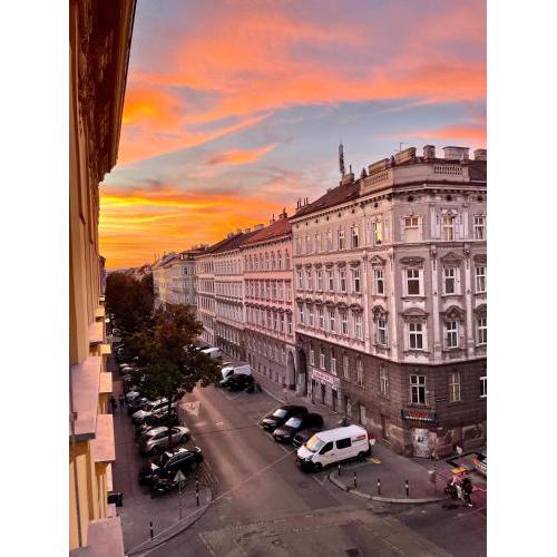 Cozy apartment in a historic building near Schloss Schönbrunn