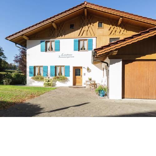 Cozy apartment in Bavaria with furnished garden