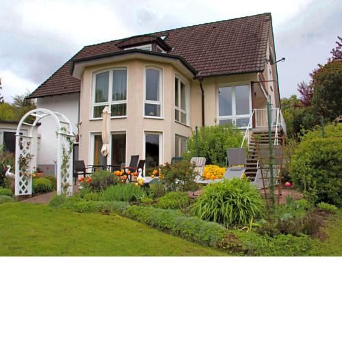 Cozy Apartment in Bellenberg with Sunbathing Lawn
