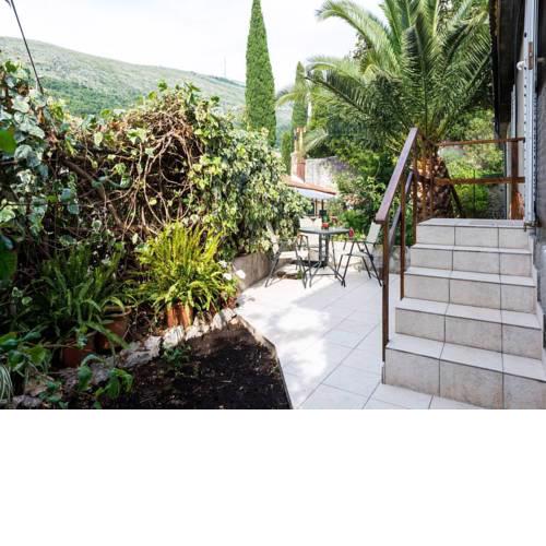 Cozy Apartment in Dubrovnik with Private Terrace