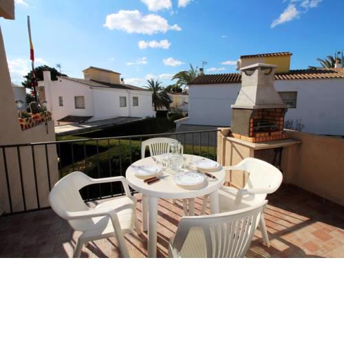 Cozy Apartment in Empuriabrava with Private Terrace