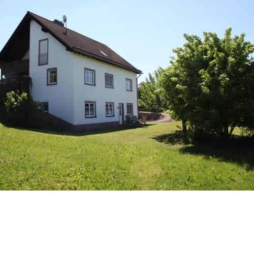 Cozy Apartment in Rommersheim near Forest