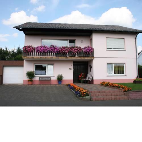 Cozy Apartment in Strotzbusch near Eifel Center