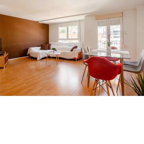 Cozy apartment near Renfe and 6kms away from the beach