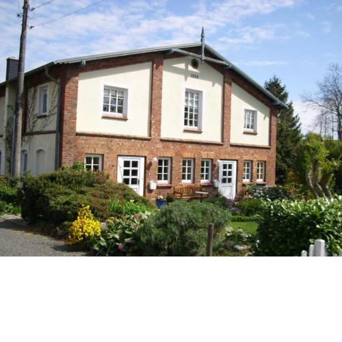 Cozy Apartment near Steffenshagen Kuhlungsborn with Garden
