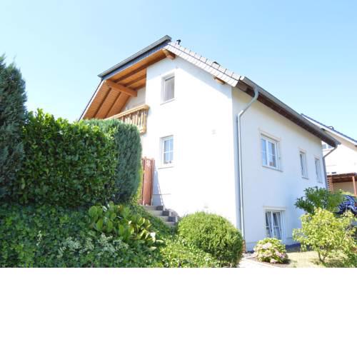 Cozy Apartment with Fenced Garden in Faid