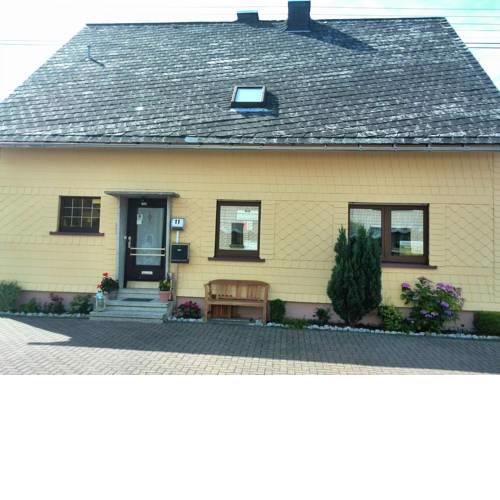 Cozy Apartment with Private Garden near Forest in Nisterau