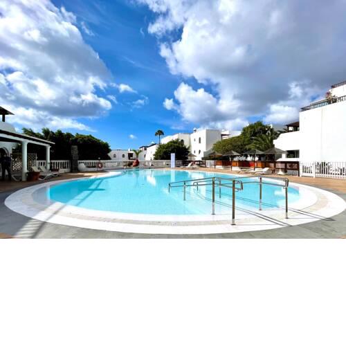 Cozy apartment with Wifi and terrace near Los Charcos Beach