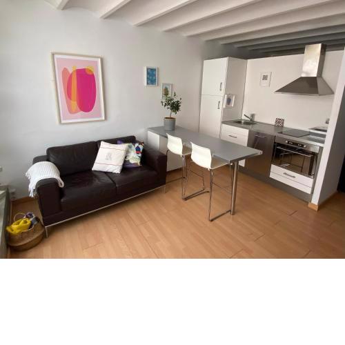 Cozy Art Studio in Poble Sec