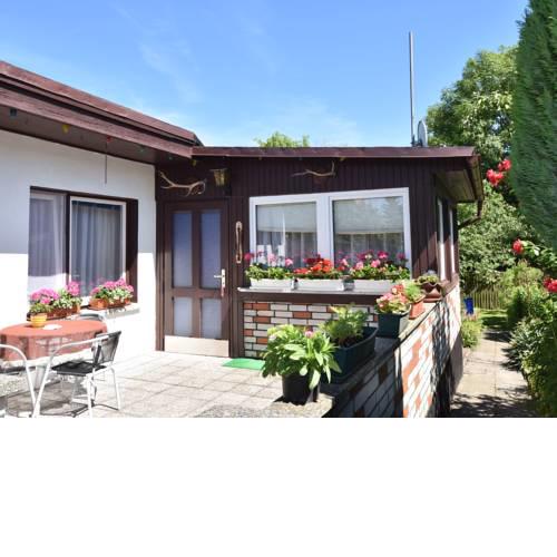 Cozy Bungalow in Kuhlungsborn-West near Beach