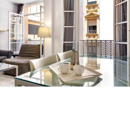 Cozy Cathedral Apartment in Málaga