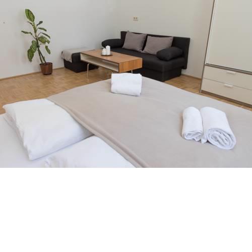 Cozy Central Station Apartment