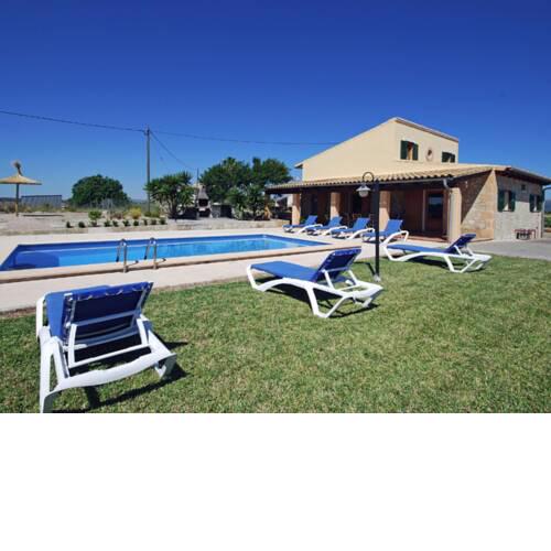 Cozy cottage with private pool 3 km from the sandy beaches of Can Picafort