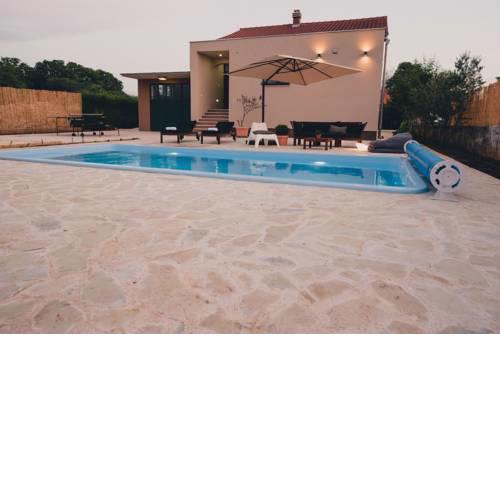 Cozy country home with heated pool