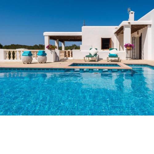 Cozy Holiday Home in Balearic islands with Swimming Pool
