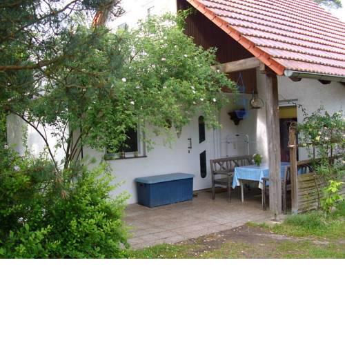 Cozy Holiday Home in Brandenburg near Lake