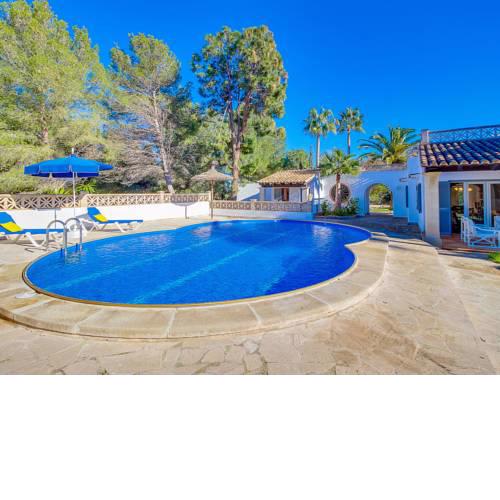 Cozy Holiday Home in Cala Murada with Swimming Pool