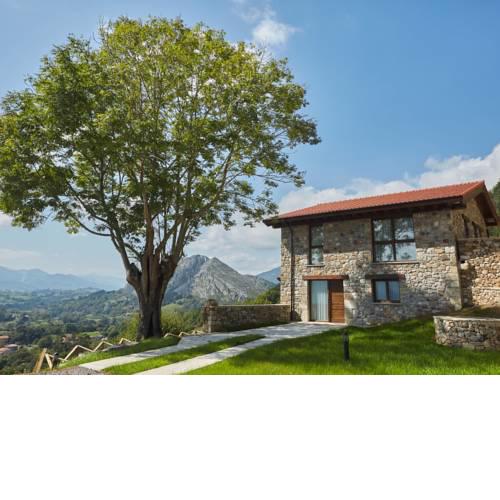 Cozy Holiday Home in Cangas de Onis with Meadow View