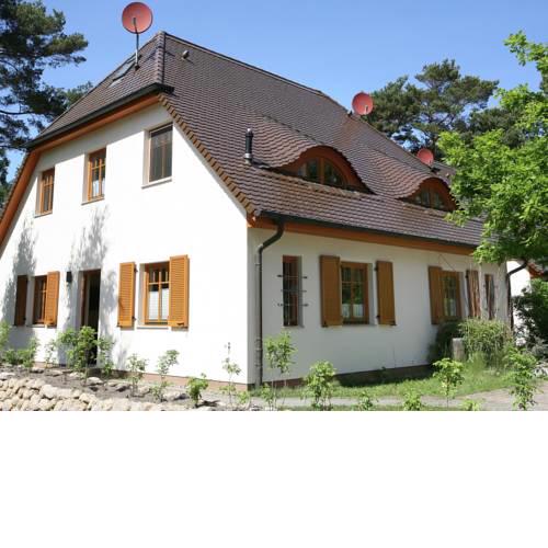 Cozy Holiday Home in Dierhagen Strand with Garden