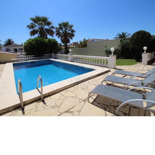 Cozy Holiday Home in Empuriabrava Spain with Private Pool